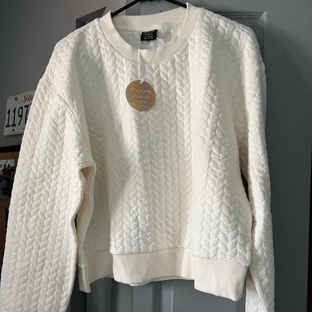 Elegant Cream Cable Knit Sweatshirt.